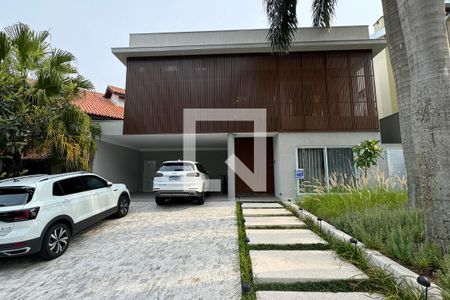 Casa de condomínio à venda com 453m², 3 quartos e 4 vagasFachada