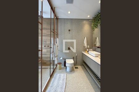 Casa de condomínio à venda com 453m², 3 quartos e 4 vagasBanheiro da Suíte 1