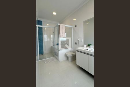 Casa de condomínio à venda com 453m², 3 quartos e 4 vagasBanheiro da Suíte 3