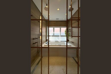 Casa de condomínio à venda com 453m², 3 quartos e 4 vagasBanheiro da Suíte 1