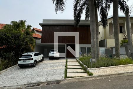 Casa de condomínio à venda com 453m², 3 quartos e 4 vagasFachada