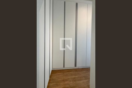 Casa de condomínio à venda com 453m², 3 quartos e 4 vagasCloset da suíte 2