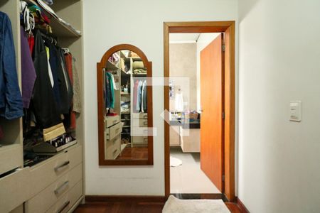 Casa à venda com 400m², 4 quartos e 8 vagasCloset da Suíte 2