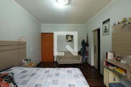 Casa à venda com 400m², 4 quartos e 8 vagasSuíte 2