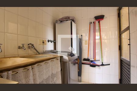 Casa à venda com 220m², 3 quartos e 2 vagas Casa à venda com 220m², 3 quartos e 2 vagasÁrea de serviço