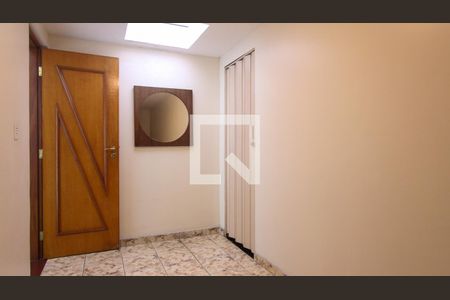 Casa à venda com 220m², 3 quartos e 2 vagas Casa à venda com 220m², 3 quartos e 2 vagasQuarto 5