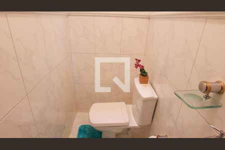 Casa à venda com 220m², 3 quartos e 2 vagas Casa à venda com 220m², 3 quartos e 2 vagasBanheiro