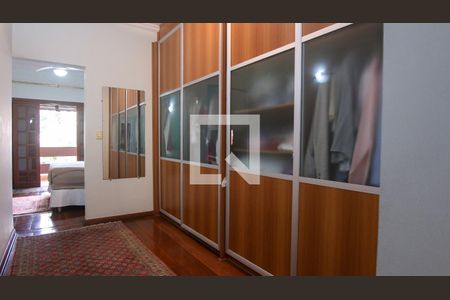 Casa à venda com 220m², 3 quartos e 2 vagas Casa à venda com 220m², 3 quartos e 2 vagasEdícula