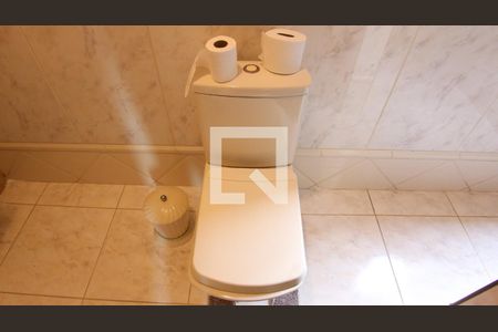 Casa à venda com 220m², 3 quartos e 2 vagas Casa à venda com 220m², 3 quartos e 2 vagasBanheiro