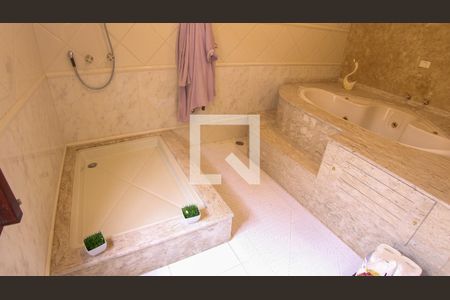 Casa à venda com 220m², 3 quartos e 2 vagas Casa à venda com 220m², 3 quartos e 2 vagasBanheiro