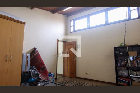 Casa à venda com 220m², 3 quartos e 2 vagas Casa à venda com 220m², 3 quartos e 2 vagasQuarto 4