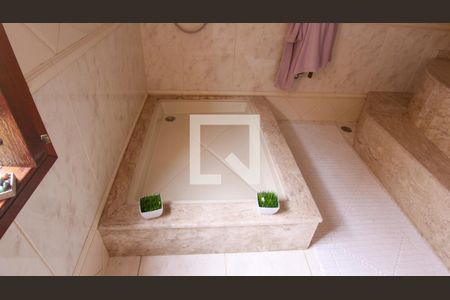 Casa à venda com 220m², 3 quartos e 2 vagas Casa à venda com 220m², 3 quartos e 2 vagasBanheiro