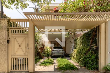 Casa à venda com 161m², 3 quartos e 2 vagas Casa à venda com 161m², 3 quartos e 2 vagasFachada