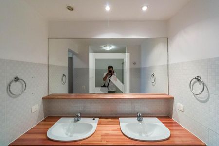 Apartamento à venda com 94m², 2 quartos e 2 vagas Apartamento à venda com 94m², 2 quartos e 2 vagasBanheiro