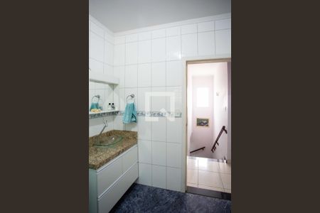 Casa à venda com 241m², 3 quartos e 3 vagasBanheiro Social