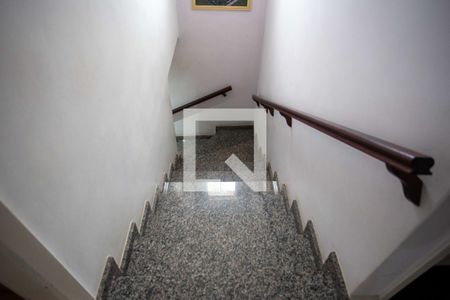 Casa à venda com 241m², 3 quartos e 3 vagasEscada