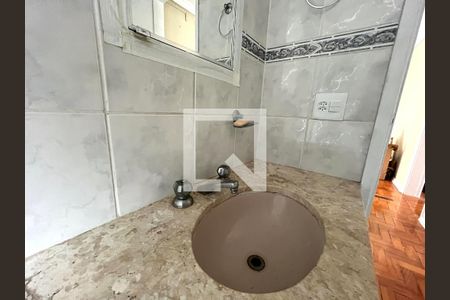 Apartamento à venda com 75m², 2 quartos e 1 vaga Apartamento à venda com 75m², 2 quartos e 1 vagaBanheiro