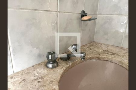 Apartamento à venda com 75m², 2 quartos e 1 vaga Apartamento à venda com 75m², 2 quartos e 1 vagaBanheiro