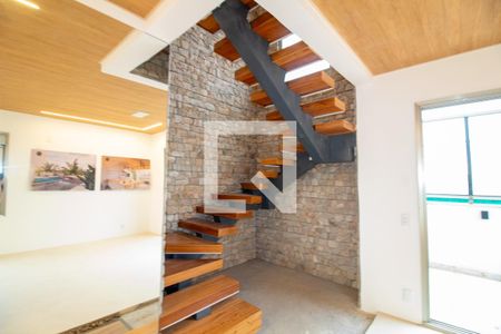 Apartamento à venda com 840m², 5 quartos e 7 vagas Apartamento à venda com 840m², 5 quartos e 7 vagasEscada