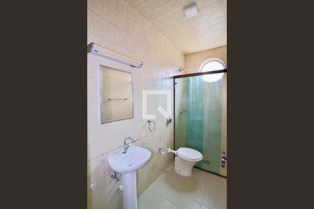 Casa à venda com 200m², 2 quartos e 2 vagas Casa à venda com 200m², 2 quartos e 2 vagasBanheiro