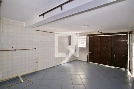 Casa à venda com 200m², 2 quartos e 2 vagas Casa à venda com 200m², 2 quartos e 2 vagasGaragem