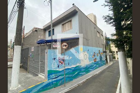 Casa à venda com 200m², 2 quartos e 2 vagas Casa à venda com 200m², 2 quartos e 2 vagasFachada