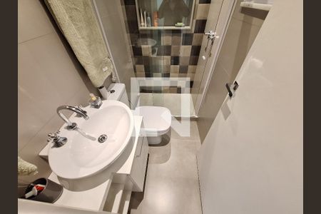 Apartamento à venda com 240m², 4 quartos e 1 vaga Apartamento à venda com 240m², 4 quartos e 1 vagaBanheiro 2