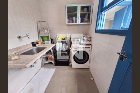 Apartamento à venda com 240m², 4 quartos e 1 vaga Apartamento à venda com 240m², 4 quartos e 1 vagaÁrea de serviço