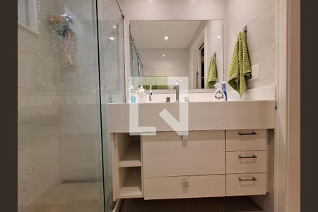 Apartamento à venda com 240m², 4 quartos e 1 vaga Apartamento à venda com 240m², 4 quartos e 1 vagaBanheiro da suíte