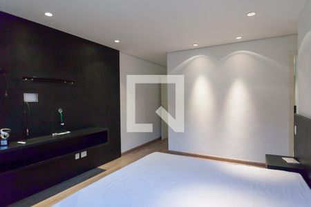 Casa de condomínio à venda com 418m², 4 quartos e 4 vagas Casa de condomínio à venda com 418m², 4 quartos e 4 vagassuite master