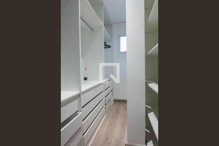 Casa de condomínio à venda com 418m², 4 quartos e 4 vagas Casa de condomínio à venda com 418m², 4 quartos e 4 vagascloset suite master