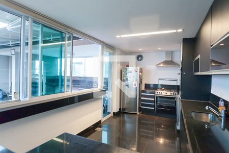 Casa de condomínio à venda com 418m², 4 quartos e 4 vagas Casa de condomínio à venda com 418m², 4 quartos e 4 vagasCozinha