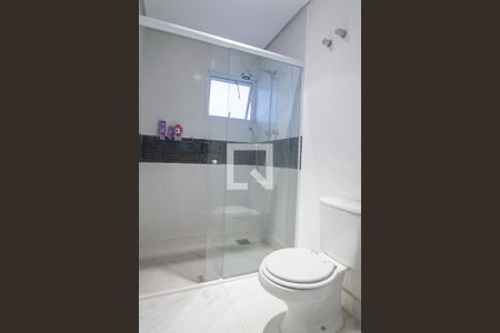 Casa de condomínio à venda com 418m², 4 quartos e 4 vagas Casa de condomínio à venda com 418m², 4 quartos e 4 vagasBanheiro semi suite 1/2