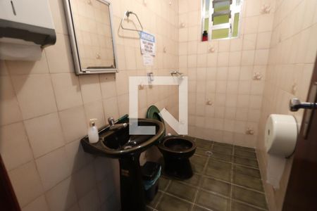 Casa à venda com 328m², 2 quartos e 2 vagasBanheiro 4