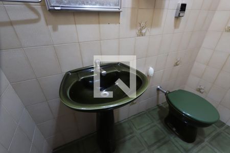 Casa à venda com 328m², 2 quartos e 2 vagasBanheiro 3