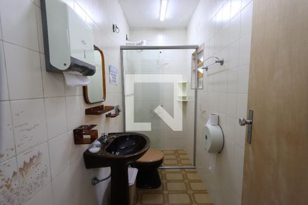 Casa à venda com 328m², 2 quartos e 2 vagasBanheiro da Suíte 1