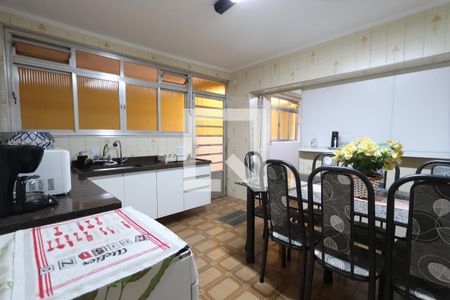 Casa à venda com 328m², 2 quartos e 2 vagasCozinha