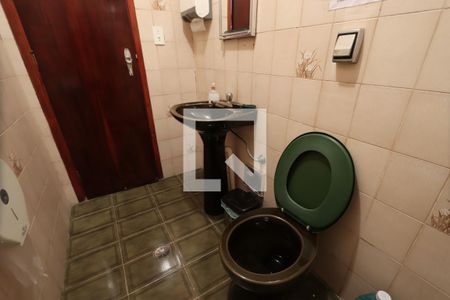 Casa à venda com 328m², 2 quartos e 2 vagasBanheiro 4