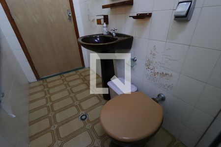 Casa à venda com 328m², 2 quartos e 2 vagasBanheiro da Suíte 1