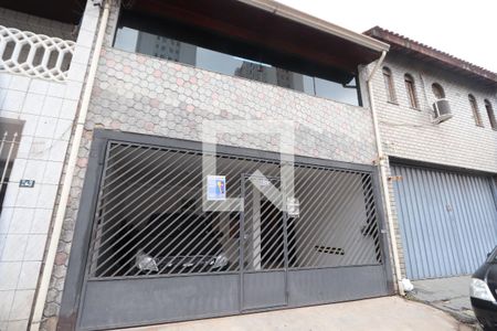 Casa à venda com 328m², 2 quartos e 2 vagasFachada