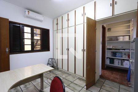 Casa à venda com 328m², 2 quartos e 2 vagasSuíte 2