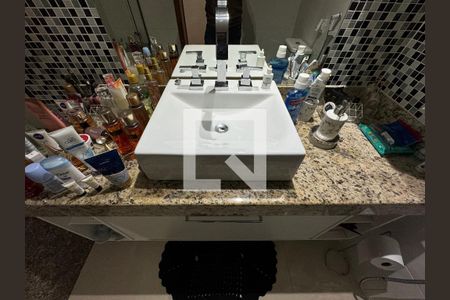 Apartamento à venda com 370m², 4 quartos e 3 vagasSuíte 1 - Banheiro