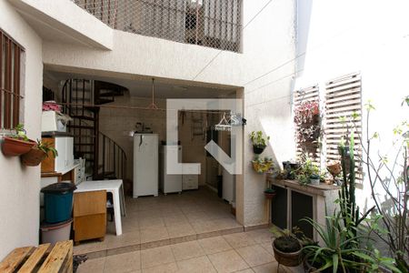 Casa à venda com 202m², 7 quartos e 2 vagas Casa à venda com 202m², 7 quartos e 2 vagasCasa 2 - Quintal