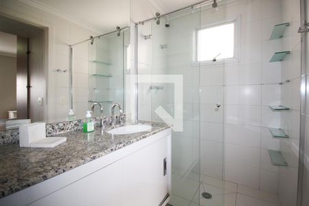 Apartamento para alugar com 111m², 2 quartos e 2 vagas Apartamento para alugar com 111m², 2 quartos e 2 vagasBanheiro de Suíte