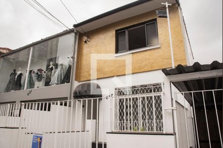 Casa para alugar com 200m², 2 quartos e 2 vagas Casa para alugar com 200m², 2 quartos e 2 vagasFachada