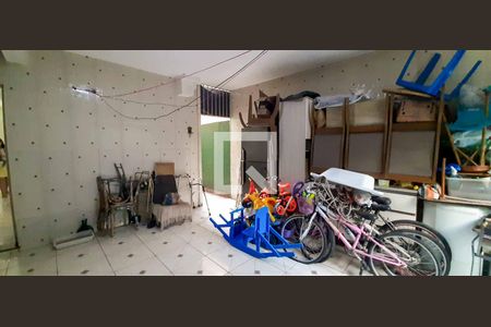 Casa à venda com 141m², 4 quartos e 2 vagas Casa à venda com 141m², 4 quartos e 2 vagasÁrea de Serviço