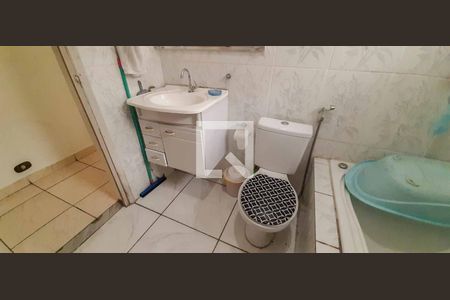 Casa à venda com 141m², 4 quartos e 2 vagas Casa à venda com 141m², 4 quartos e 2 vagasBanheiro Social 1