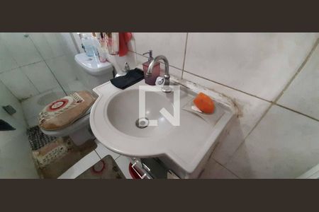 Casa à venda com 141m², 4 quartos e 2 vagas Casa à venda com 141m², 4 quartos e 2 vagasBanheiro da Suíte 1