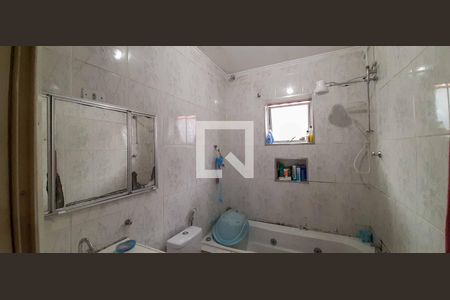 Casa à venda com 141m², 4 quartos e 2 vagas Casa à venda com 141m², 4 quartos e 2 vagasBanheiro Social 1