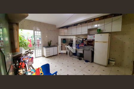 Casa à venda com 141m², 4 quartos e 2 vagas Casa à venda com 141m², 4 quartos e 2 vagasÁrea de Serviço